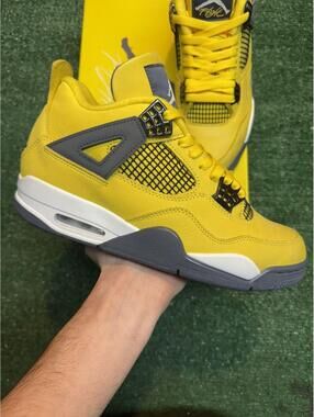 Jordan Retro 4 Lightning Size 9